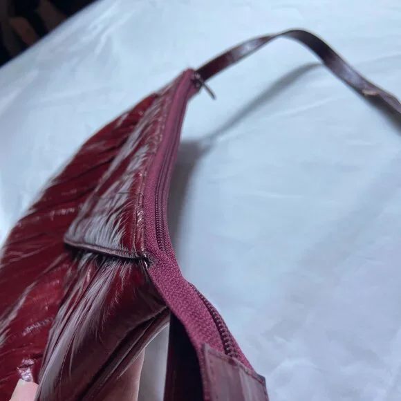 RED GENUINE EEL SKIN ZIPPERED SHOULDER BAG - Picture 8 of 10